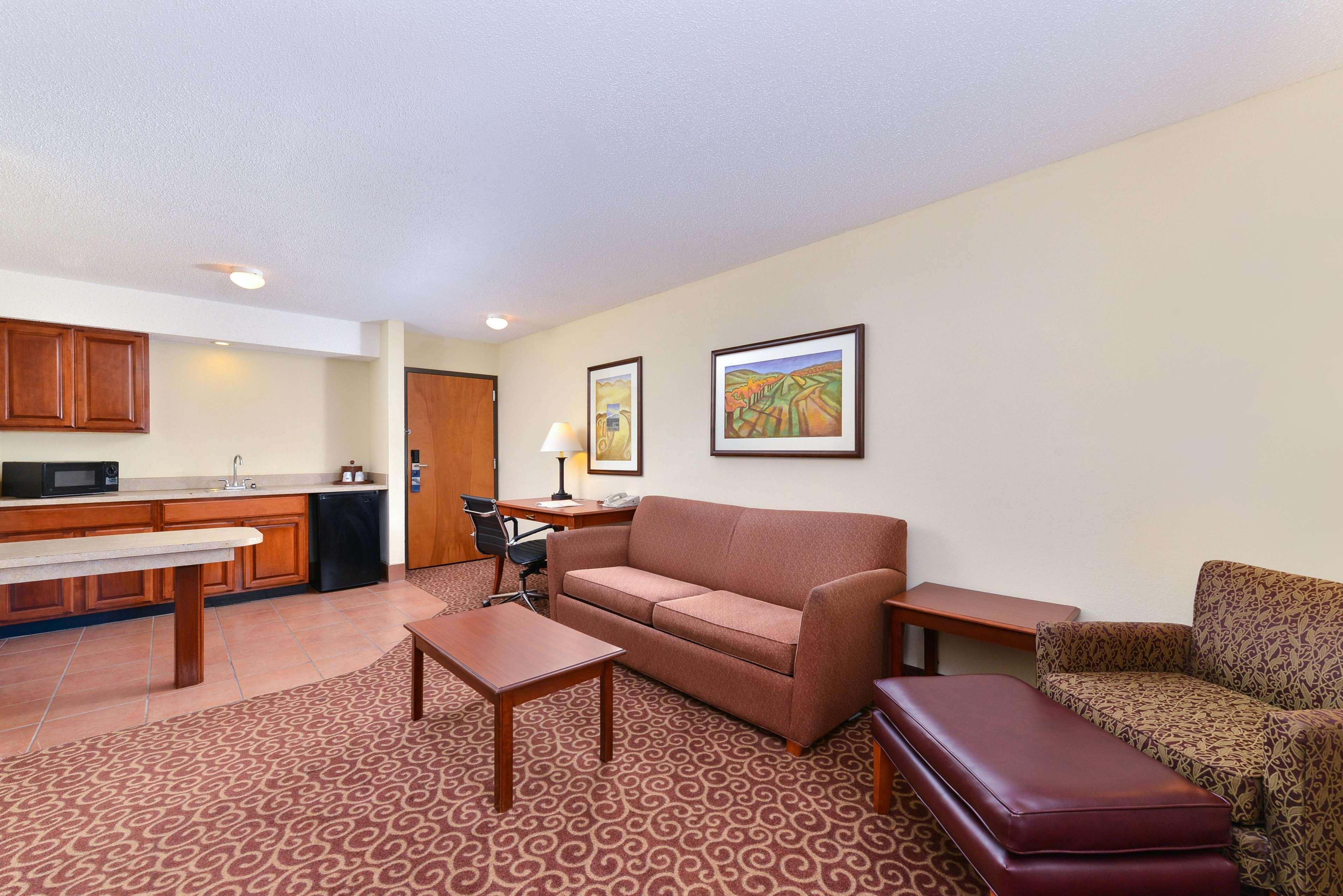 Hampton 4*