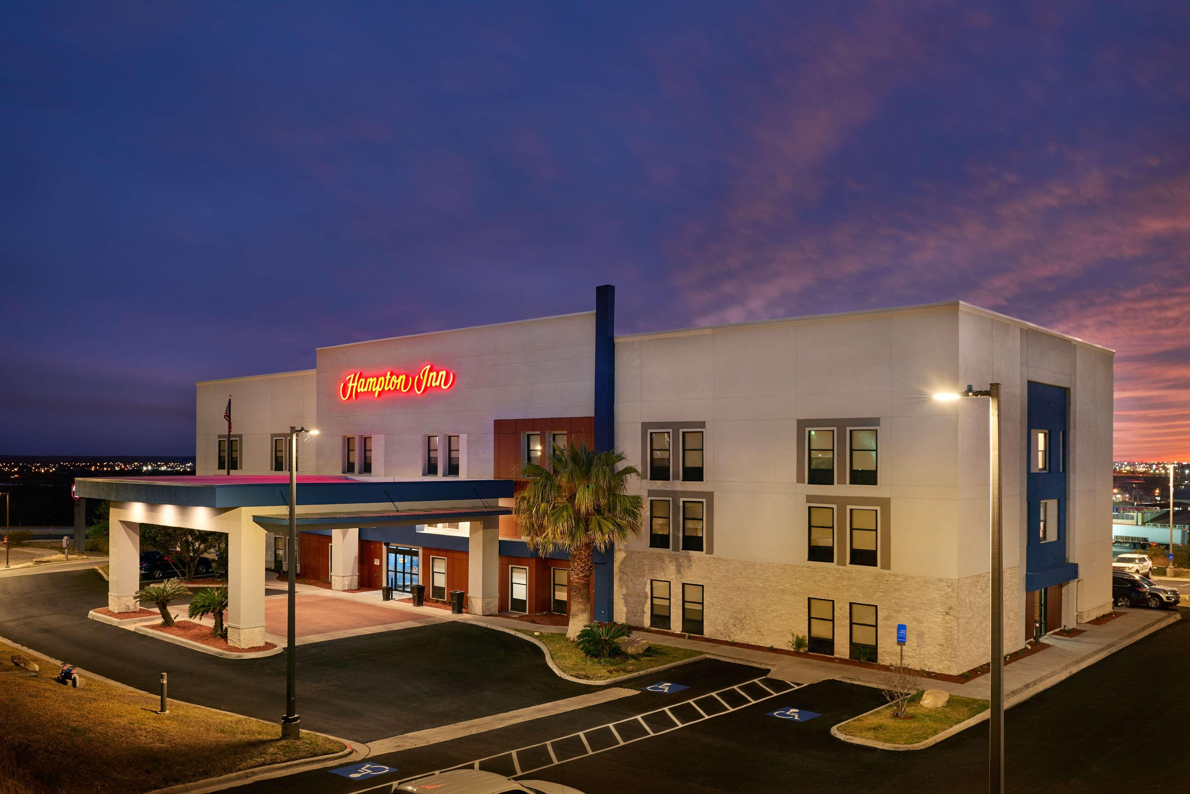 Hampton 4*
