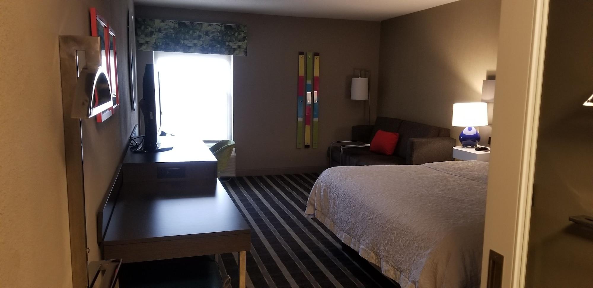 Hampton 4*