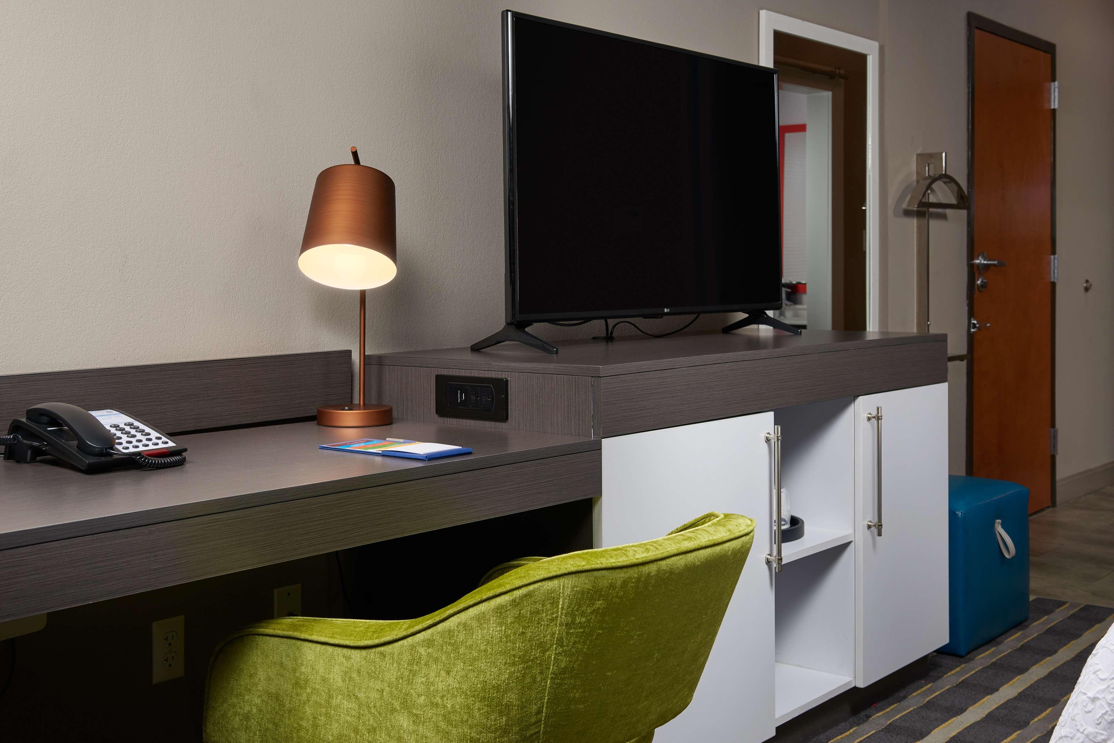 Hampton 4*
